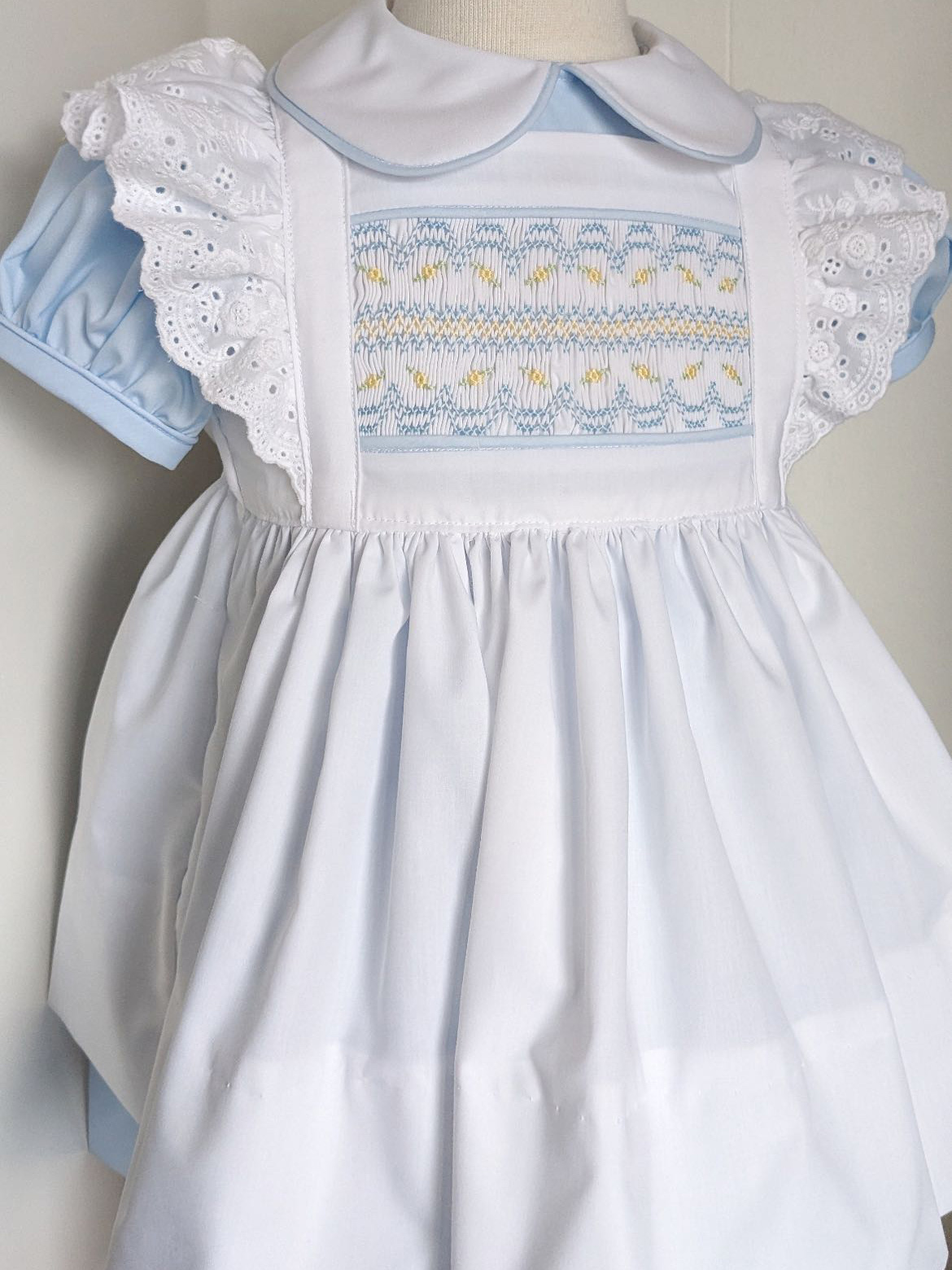 0-12Y Baby Girl White Smocked  - огляд і ціна Baby Clothing Dresser