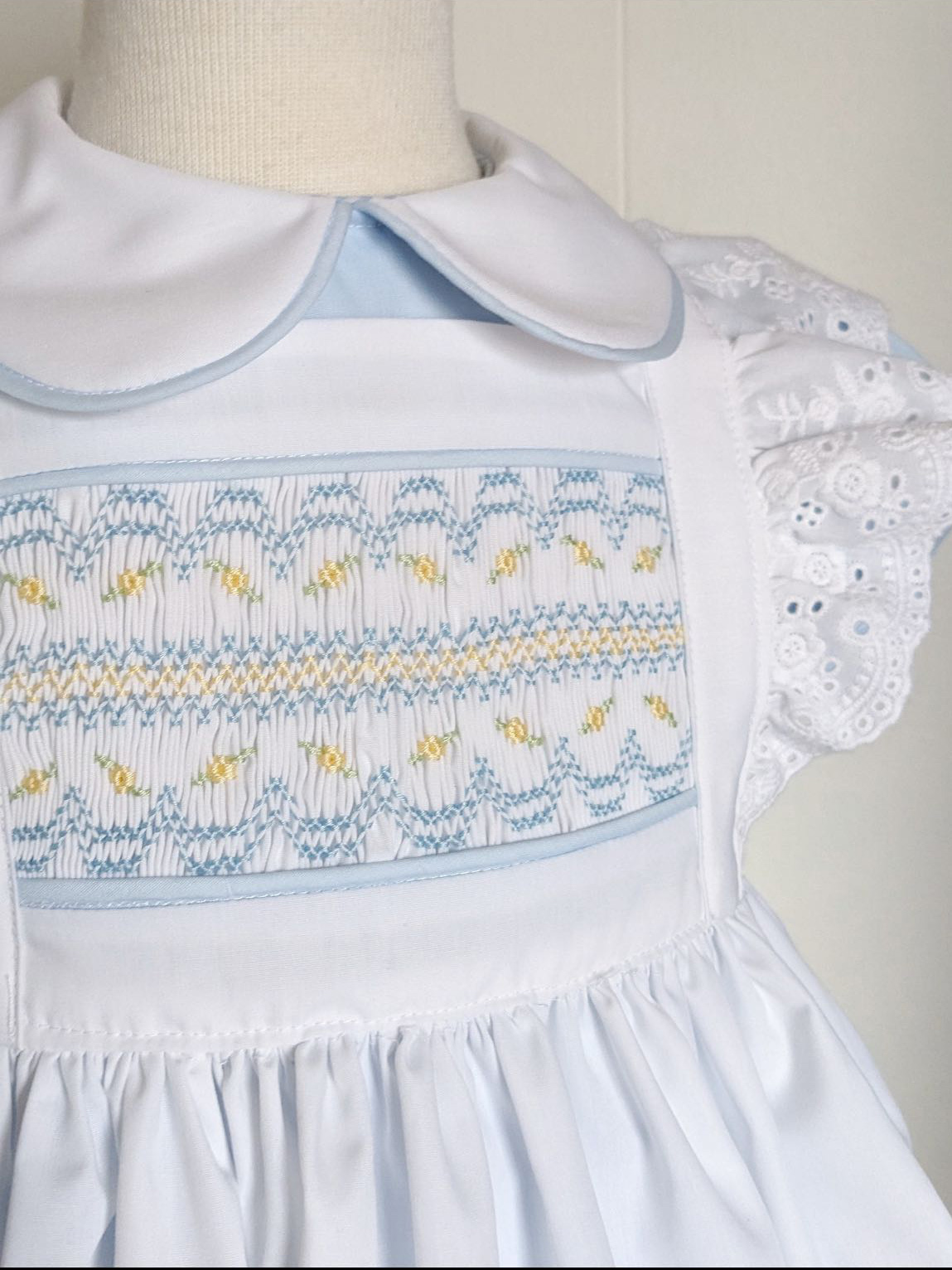 0-12Y Baby Girl White Smocked  - огляд і ціна Baby Clothing Dresser