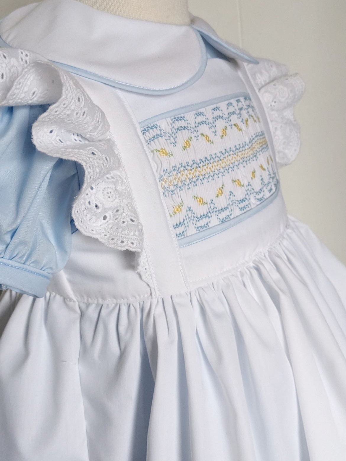 0-12Y Baby Girl White Smocked  - огляд і ціна Baby Clothing Dresser